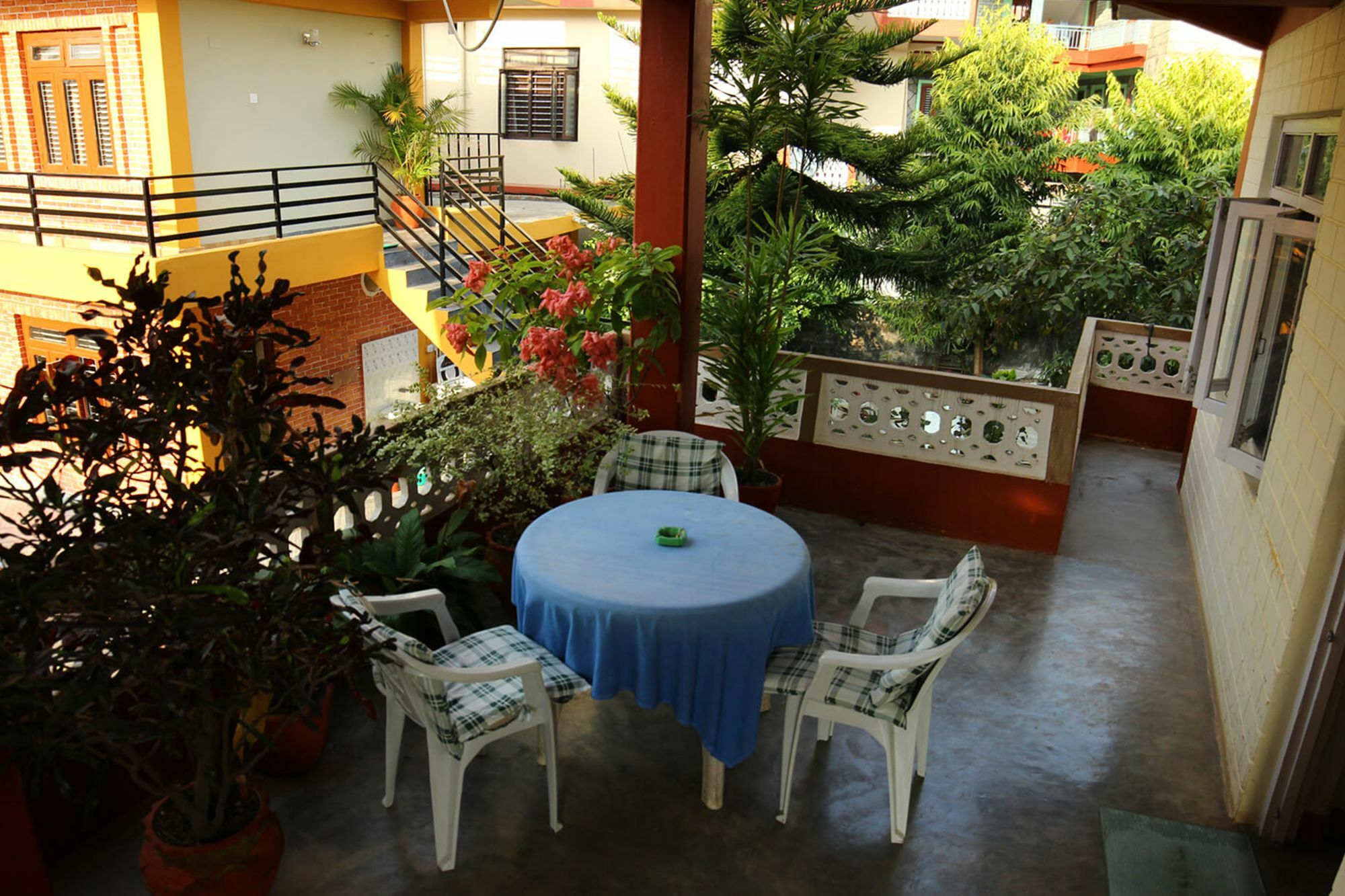 New Tourist Guest House Pokhara Buitenkant foto