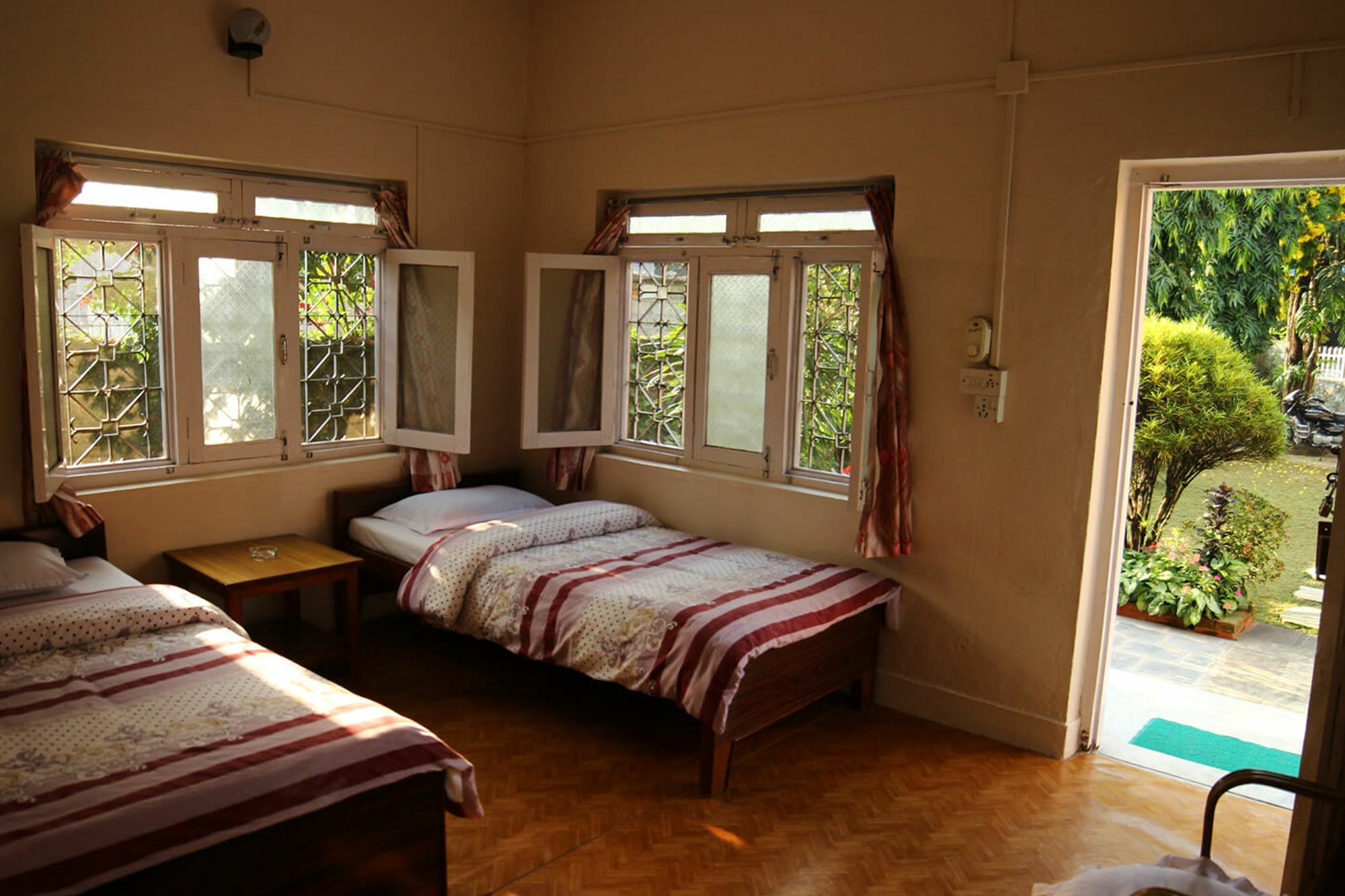 New Tourist Guest House Pokhara Buitenkant foto