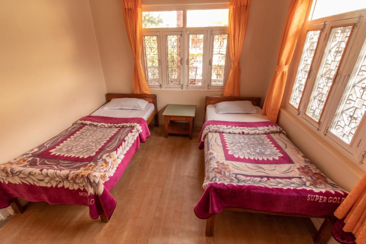 New Tourist Guest House Pokhara Buitenkant foto