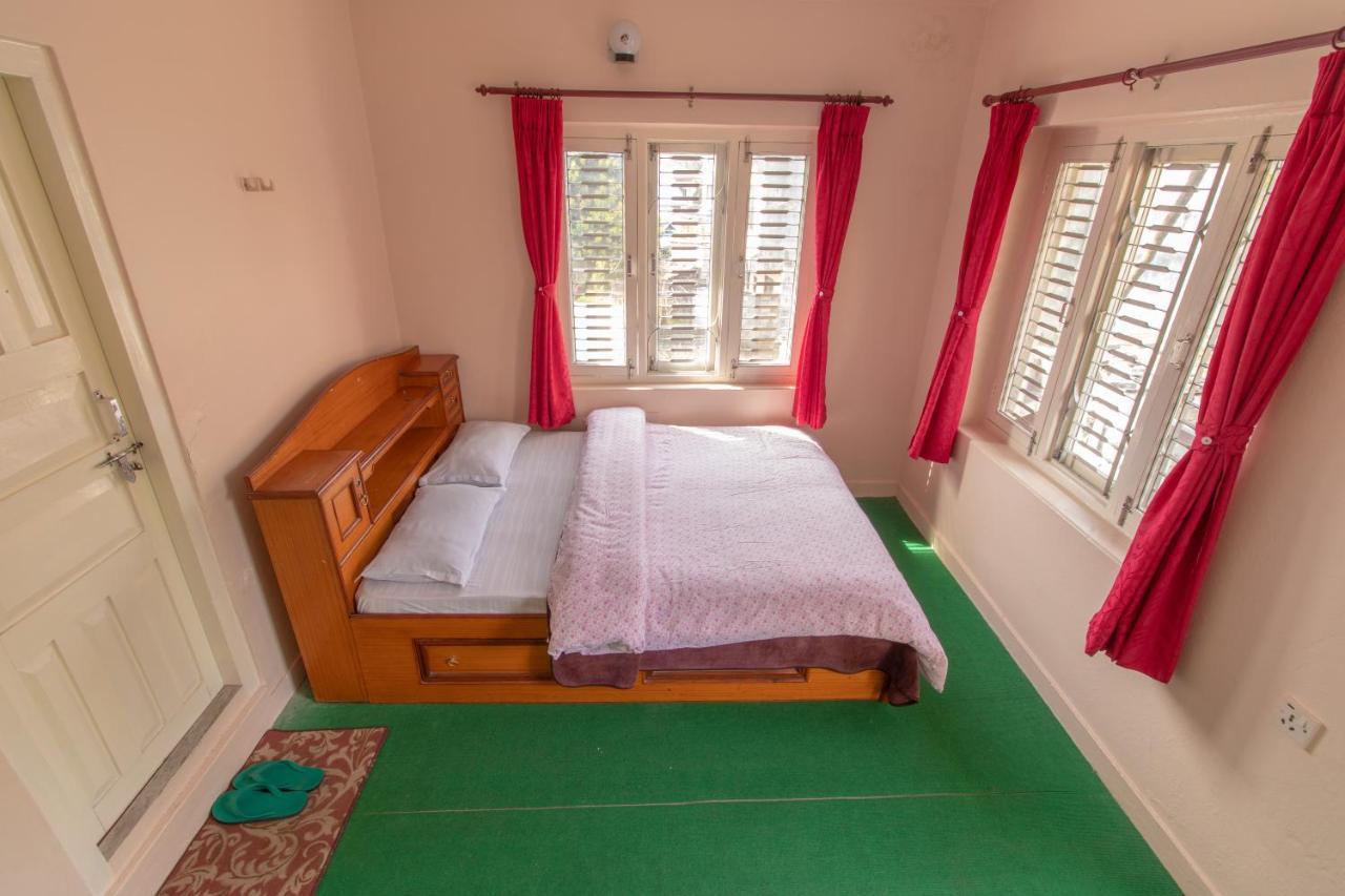 New Tourist Guest House Pokhara Buitenkant foto