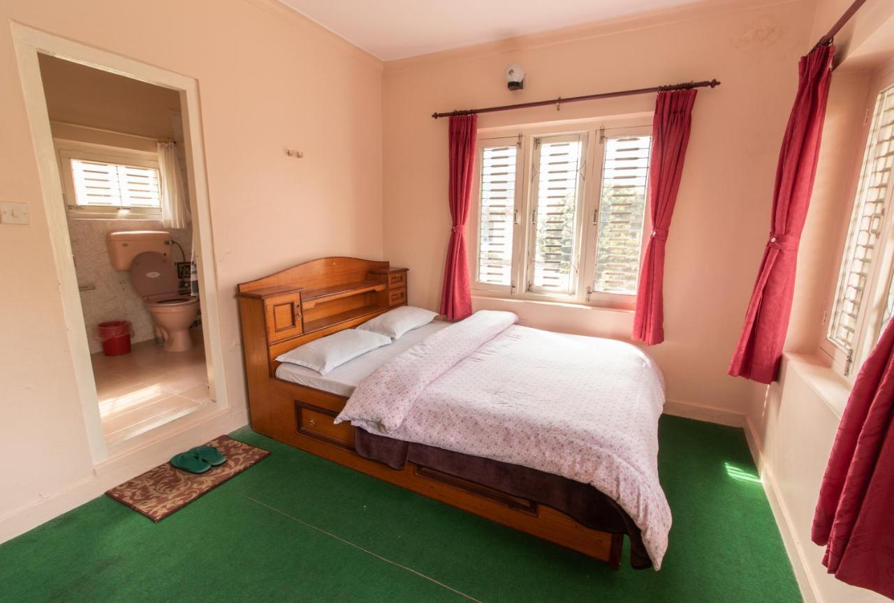 New Tourist Guest House Pokhara Buitenkant foto