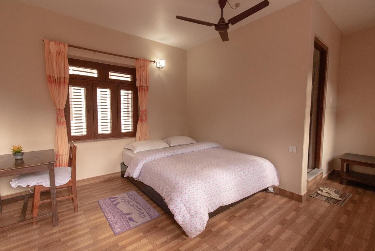New Tourist Guest House Pokhara Buitenkant foto