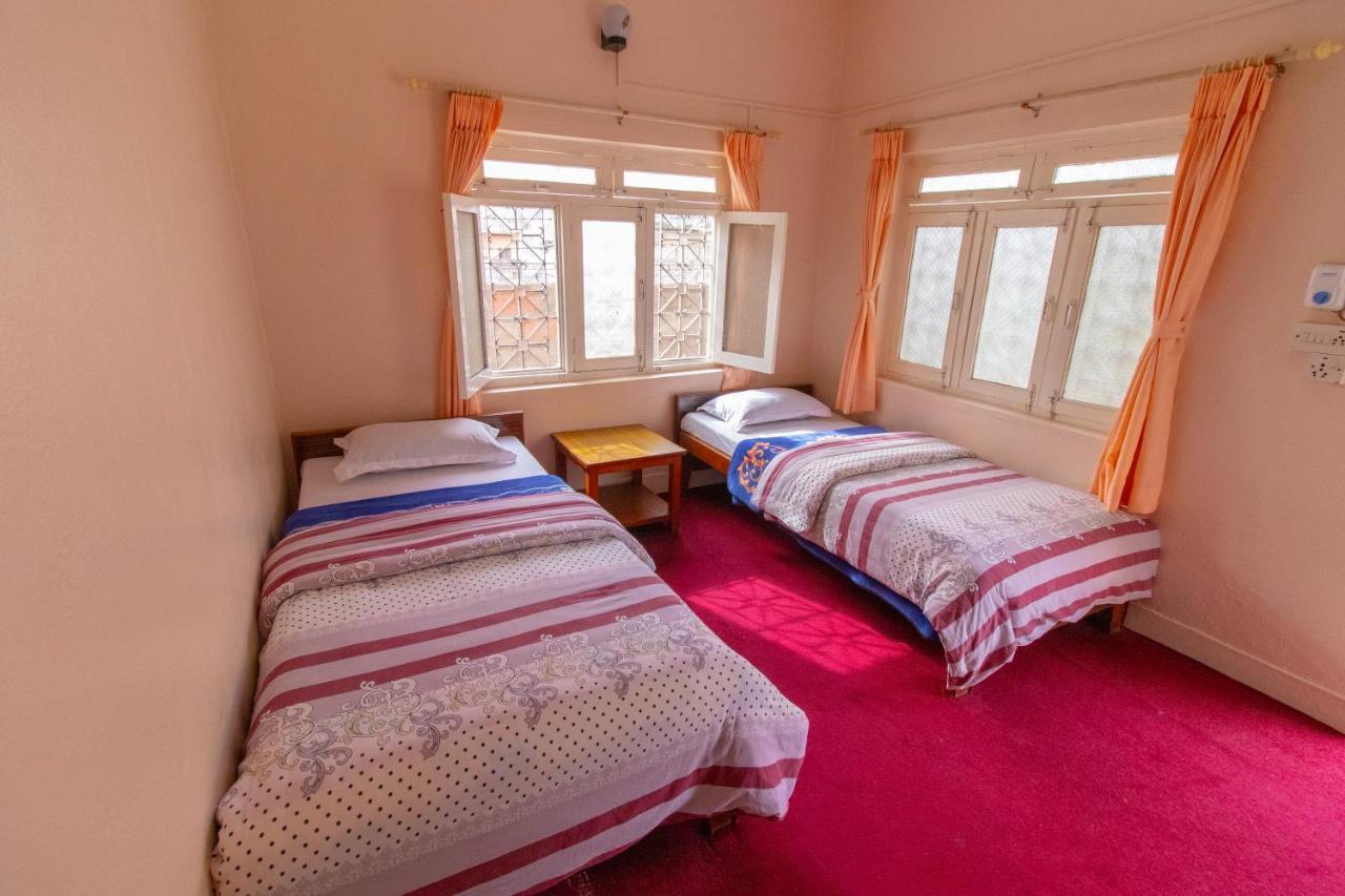 New Tourist Guest House Pokhara Buitenkant foto